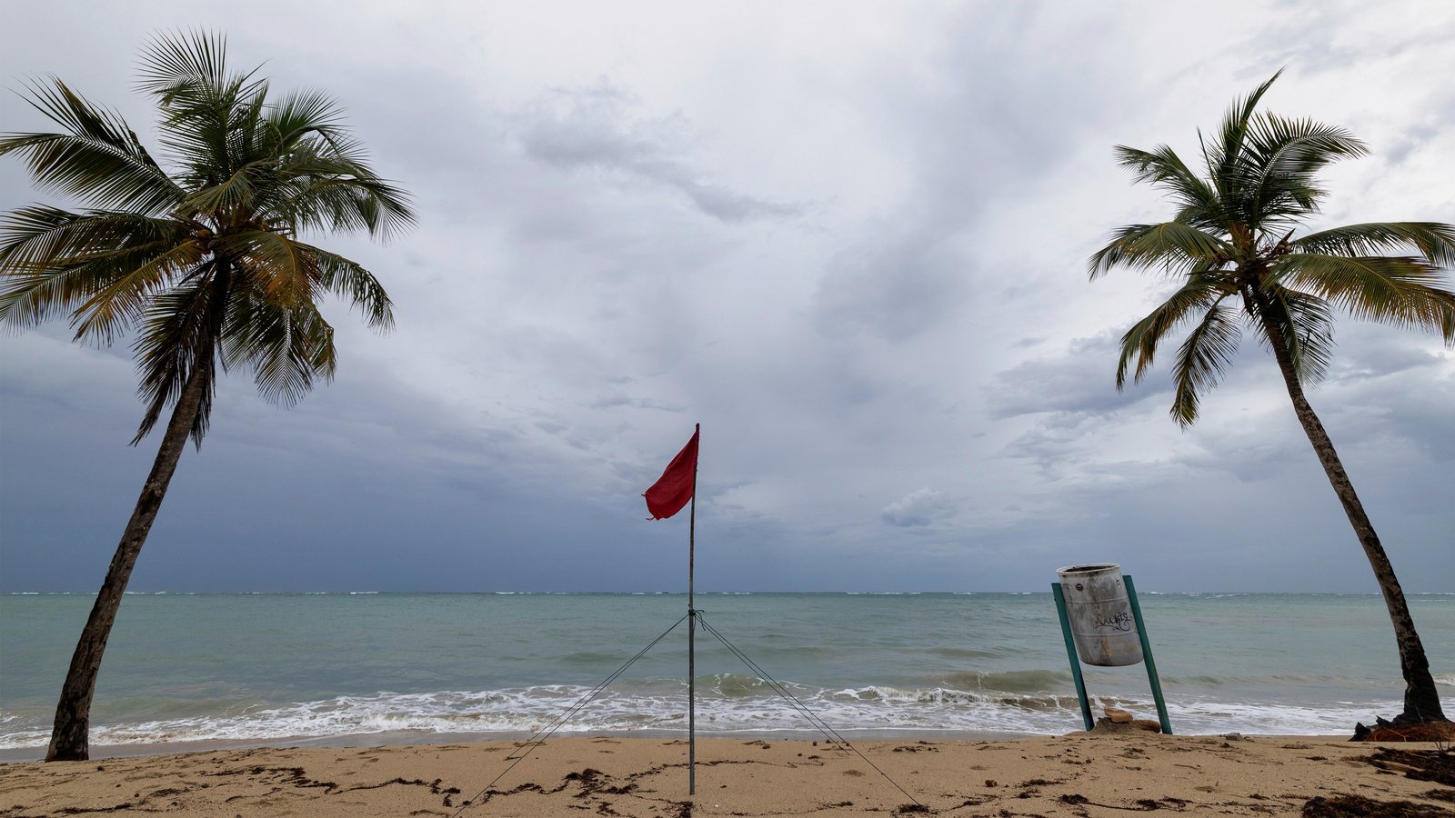 Stronger, bigger Hurricane Erin forecast to create dangerous surf along US coast